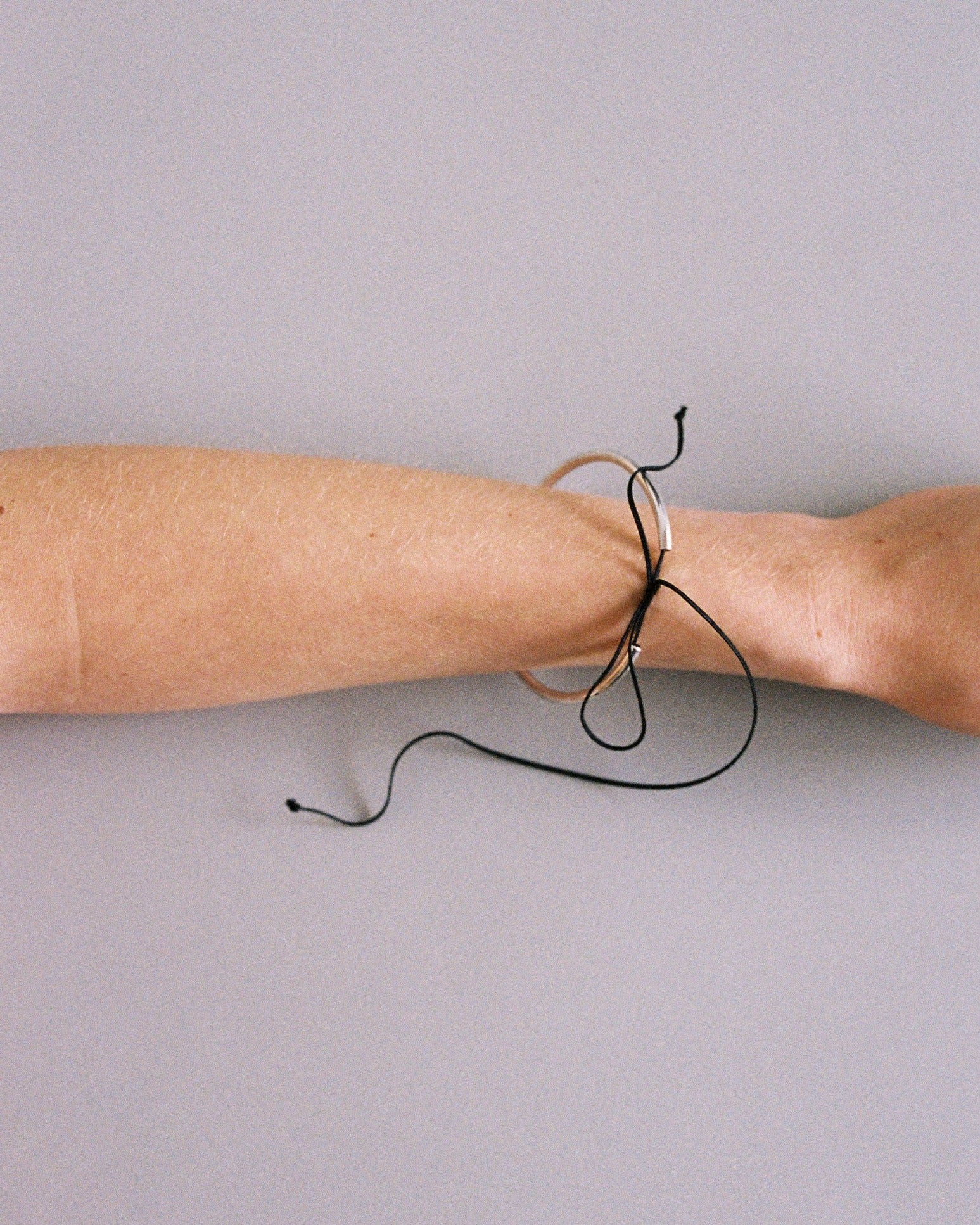■ANNIKA INEZ ブレスレット Serpent Cuff Bracelet B202 Annika Inez Serpent Cuff Bracelet - Yellow Gold Plated