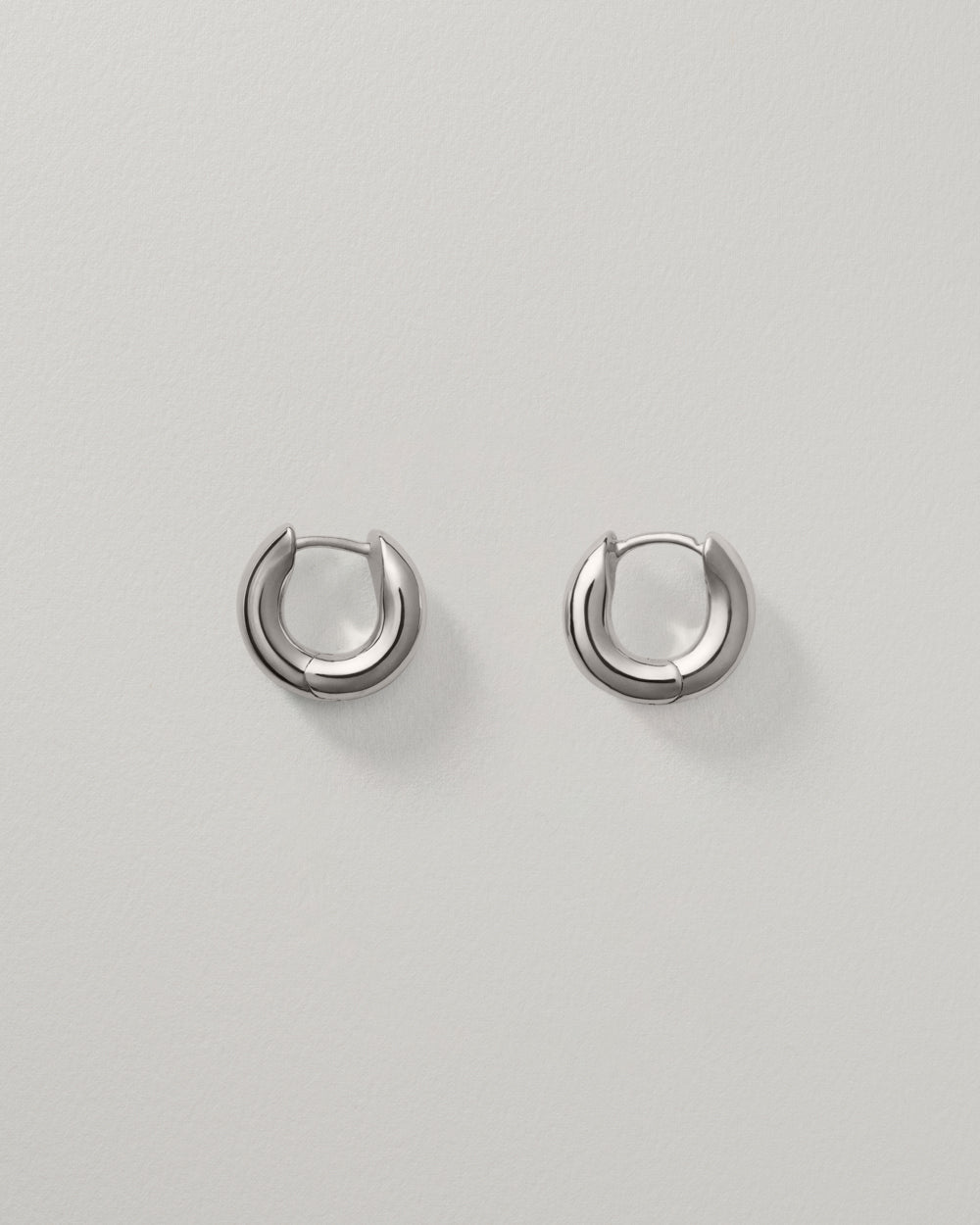 erinaマントルピース　アンジュタイプ Wide Oblique Hoops, Large – Annika Inez